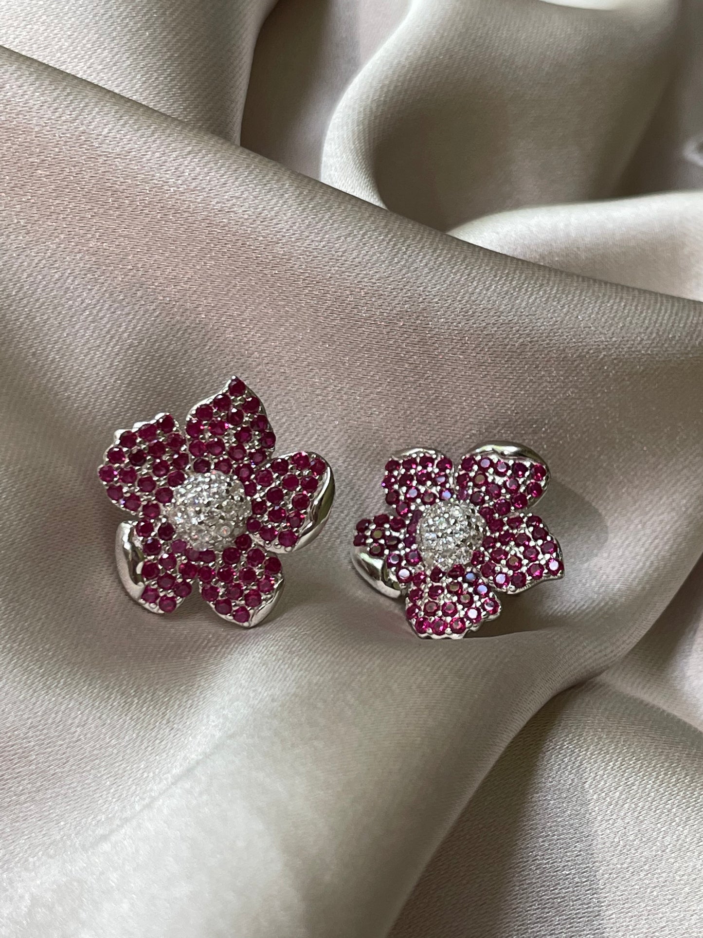 AMARYLLIS - Solid Silver Earring - Rhodium Plated | Hypoallergenic