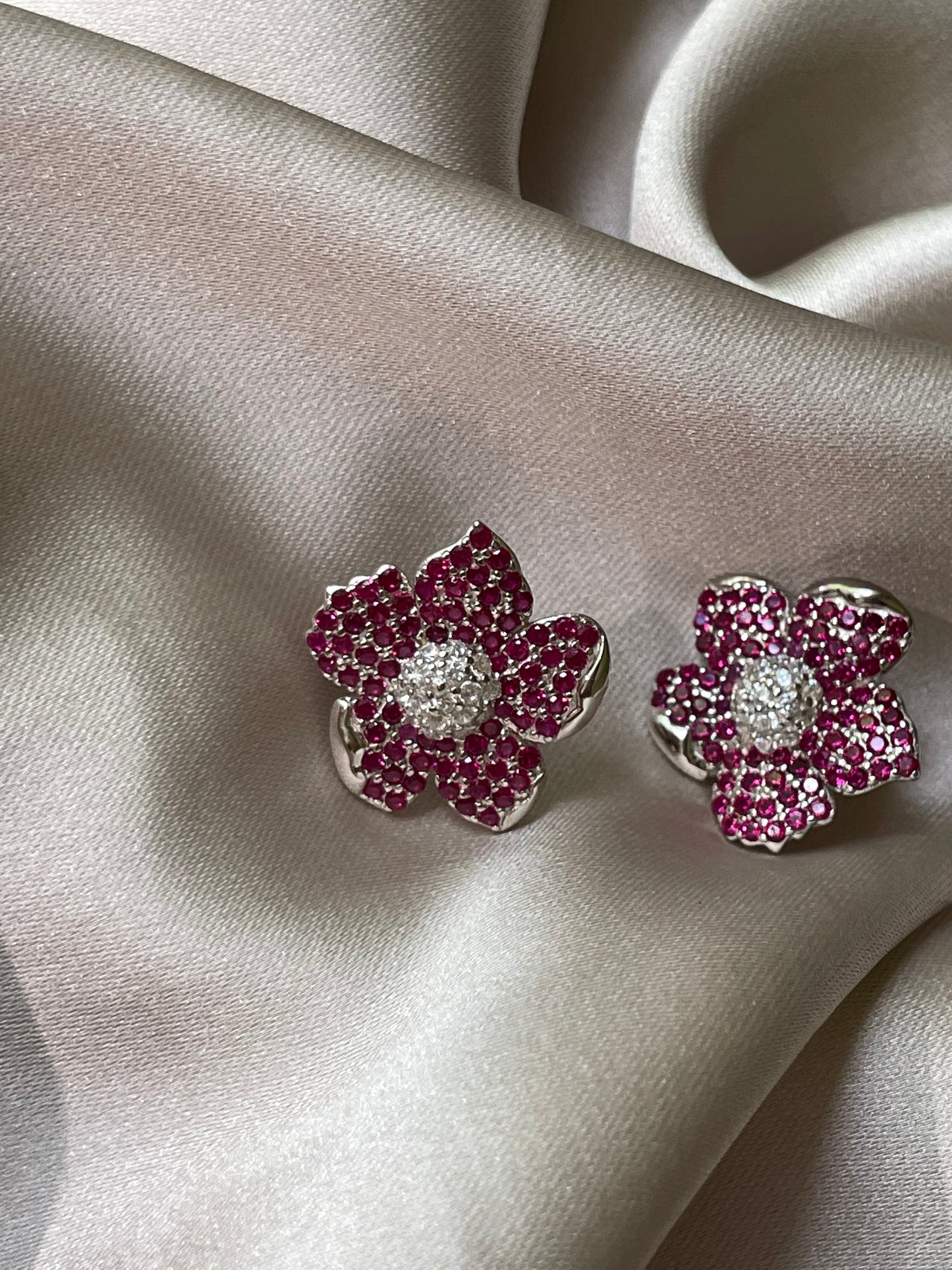 AMARYLLIS - Solid Silver Earring - Rhodium Plated | Hypoallergenic